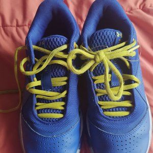 Boys size 4 Seth Curry lightly worn basketball shoes